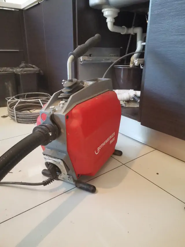 Duguláselhárítás Mogyoródon bontás nélkül, professzionális eszközökkel